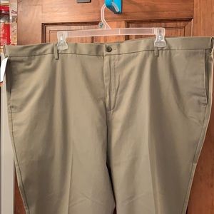 Men’s Dockers signature khakis